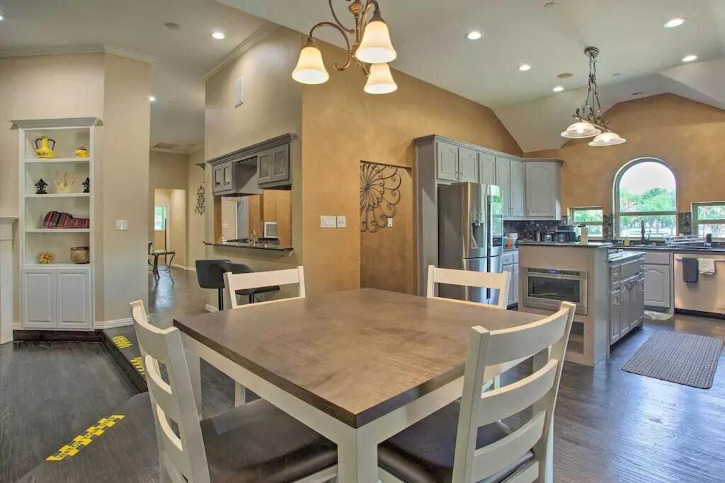 Heated Pool, Pool Table, Hot Tub, Home Theatre, Guest House, Basketball Court, Sleeps-20 Allen Exterior foto