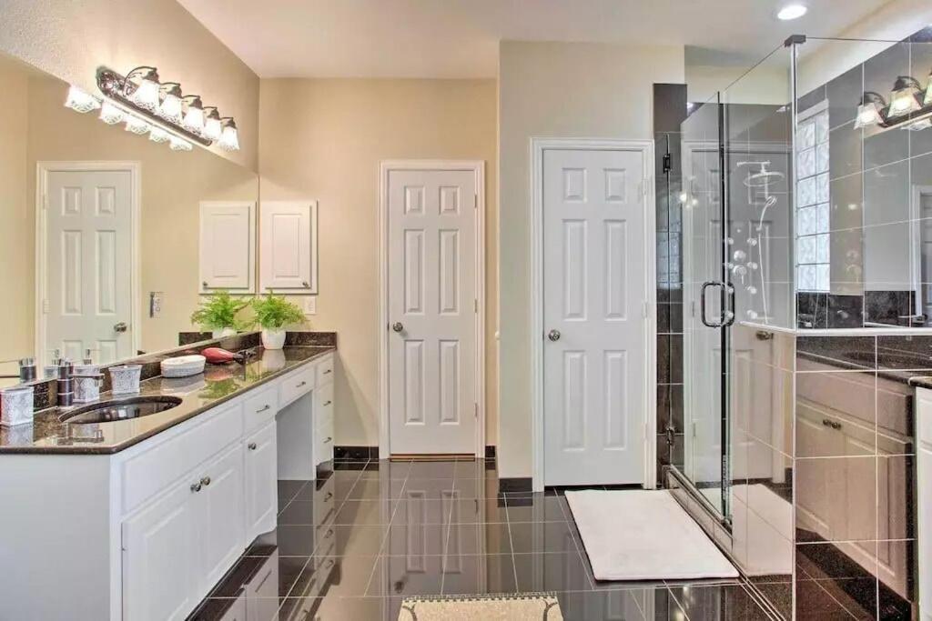Heated Pool, Pool Table, Hot Tub, Home Theatre, Guest House, Basketball Court, Sleeps-20 Allen Exterior foto