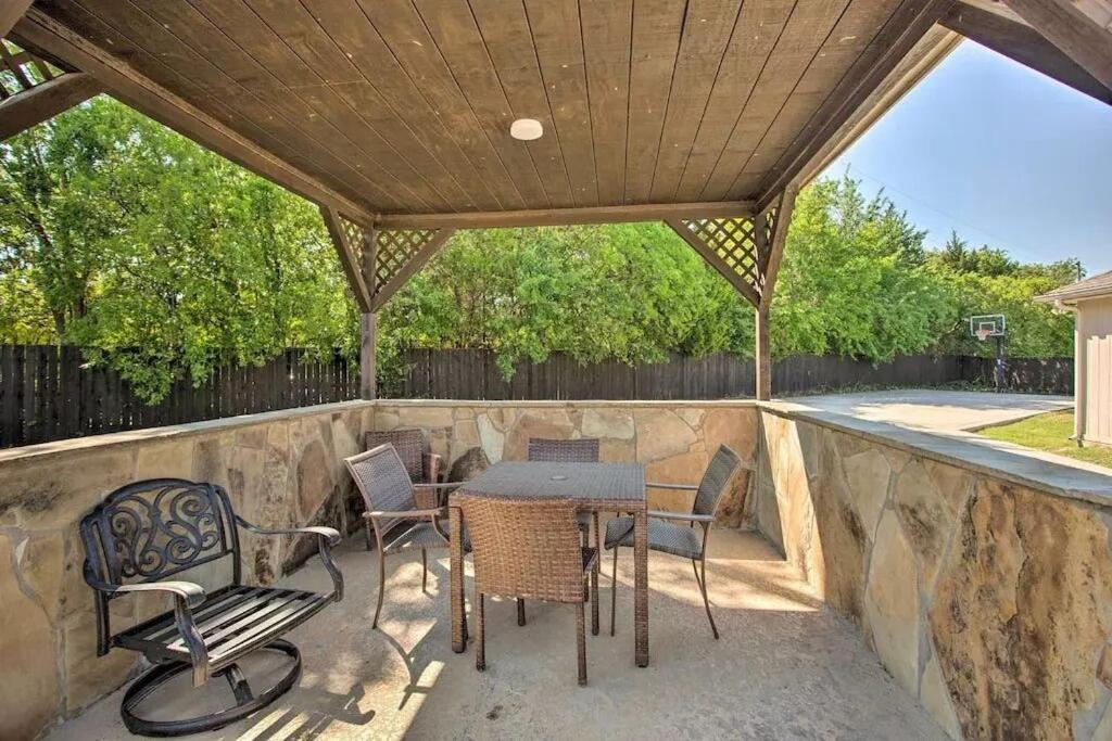 Heated Pool, Pool Table, Hot Tub, Home Theatre, Guest House, Basketball Court, Sleeps-20 Allen Exterior foto