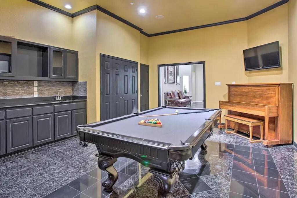 Heated Pool, Pool Table, Hot Tub, Home Theatre, Guest House, Basketball Court, Sleeps-20 Allen Exterior foto