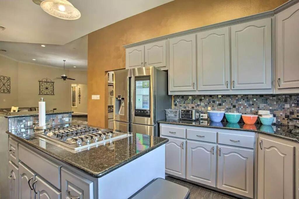 Heated Pool, Pool Table, Hot Tub, Home Theatre, Guest House, Basketball Court, Sleeps-20 Allen Exterior foto