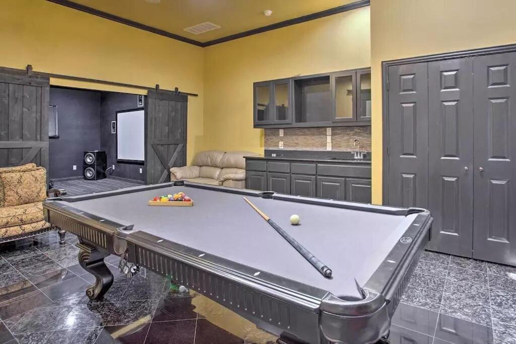 Heated Pool, Pool Table, Hot Tub, Home Theatre, Guest House, Basketball Court, Sleeps-20 Allen Exterior foto