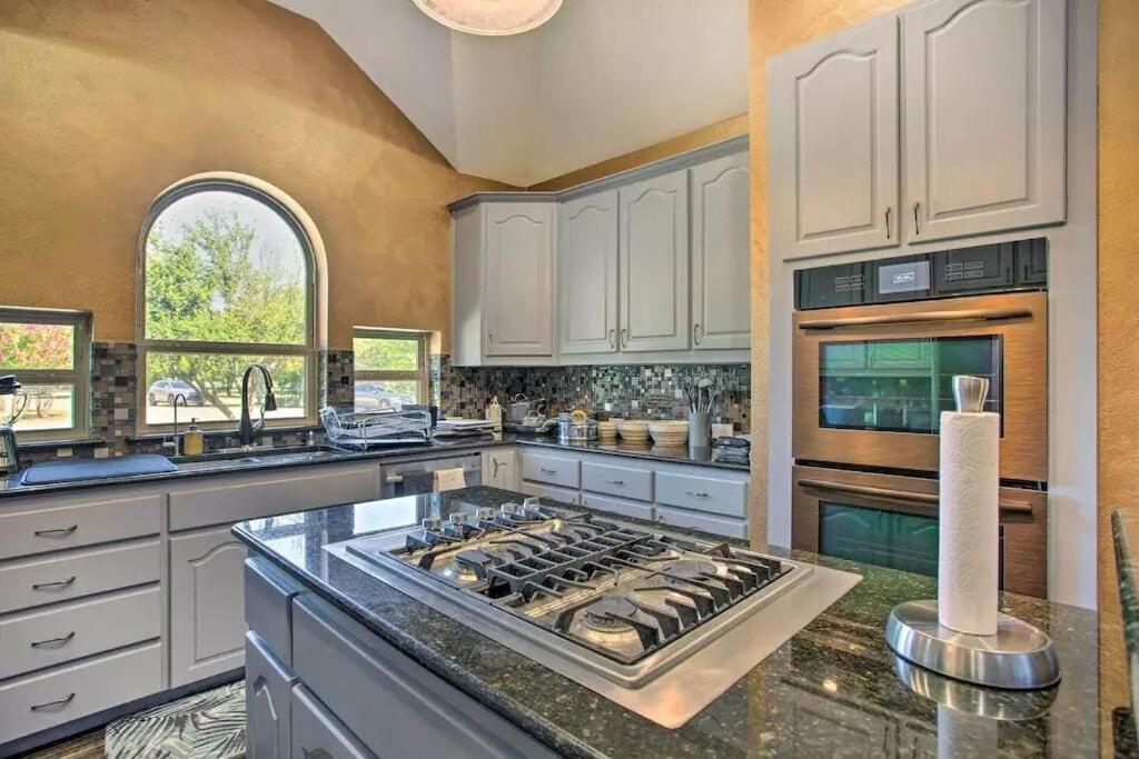 Heated Pool, Pool Table, Hot Tub, Home Theatre, Guest House, Basketball Court, Sleeps-20 Allen Exterior foto