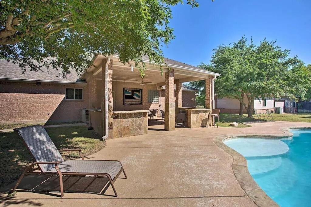 Heated Pool, Pool Table, Hot Tub, Home Theatre, Guest House, Basketball Court, Sleeps-20 Allen Exterior foto